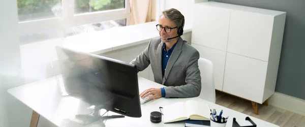 Σίγουρος Senior Man Video Conference Chat Πορτρέτο — Φωτογραφία Αρχείου