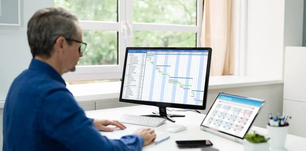 Computerbildschirm Gantt Liste Zeitplan Büroarbeit — Stockfoto