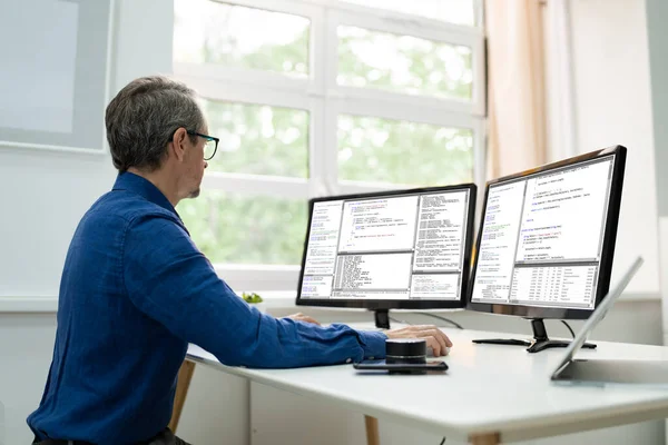 Trabajar Desde Casa Pantalla Del Ordenador Múltiple —  Fotos de Stock