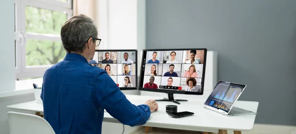 Chamada Conferência Vídeo Negócios Trabalhando Vários Laptops — Fotografia de Stock