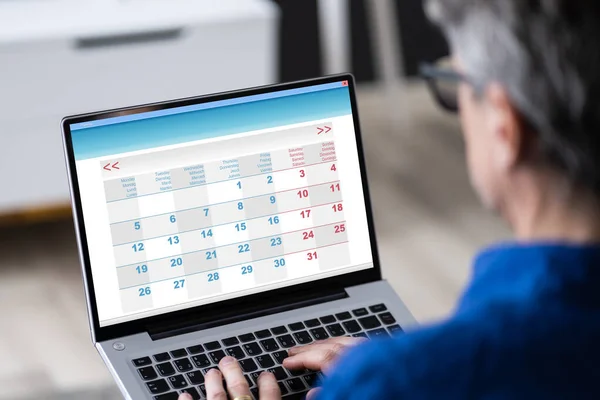 Homem Usando Agenda Calendário Computador Portátil — Fotografia de Stock