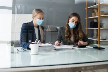 Hapşırık Koruyucusu ve Sosyal Mesafeli Danışman