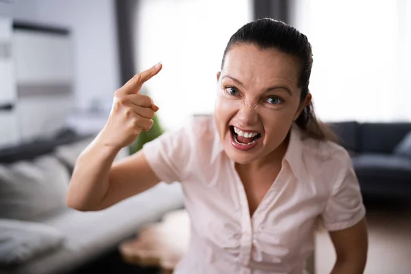 Werkkwestie Boos Uitziende Vrouw Videoconferentie — Stockfoto