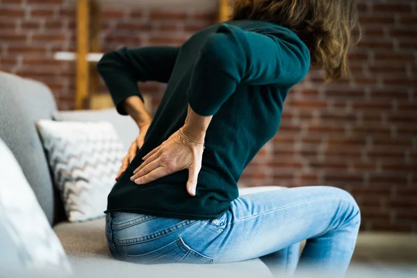 Vrouw Met Rugpijn Pijn Slechte Houding — Stockfoto