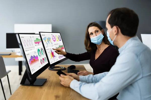 Manager Training Business People Computer Face Mask — Stock Photo, Image