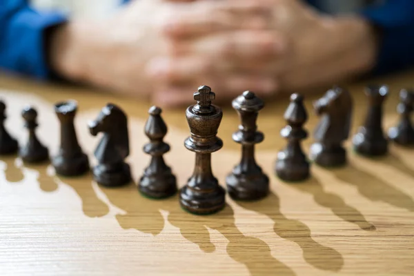 Úspěšná Obchodní Strategie Osoba Šachovým Králem — Stock fotografie