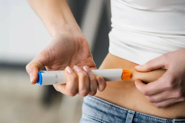 Geneesmiddel Zelfinjectie Buik Spuit Gebruiken Met Drug — Stockfoto