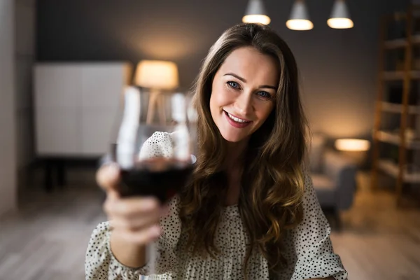 Romantisch Thuis Diner Video Conferentie Met Wijn — Stockfoto