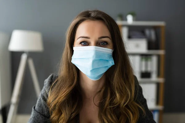 Receptionist Woman Wearing Medical Mask Office Reception — Stock Photo, Image