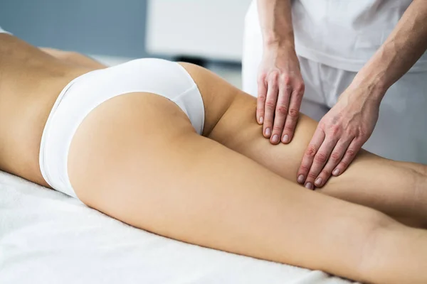 Massage Soins Arôme Shiatsu Apaisant Cellulite Cuisse — Photo