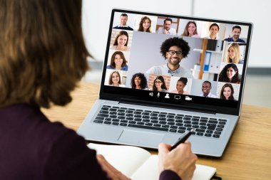 Çevrimiçi Video Konferansı Webinar Görüşme Çağrısı Bilgisayarda