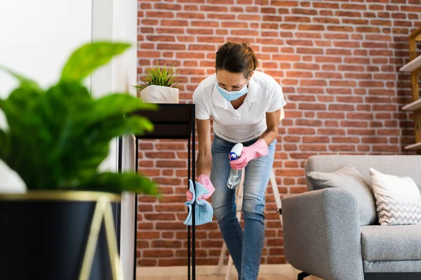 Living Room House Cleaning Service Face Mask — Stock Photo, Image
