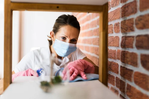 Woonkamer Schoonmaak Service Het Gezicht Masker — Stockfoto