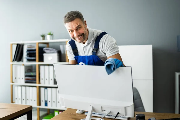 Serviço Limpeza Escritório Profissional Monitor Mesa — Fotografia de Stock