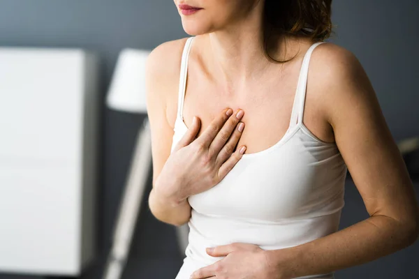 Femme Avec Mal Poitrine Douleur Estomac — Photo