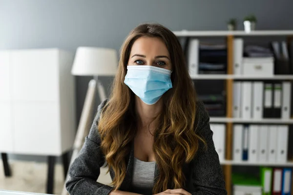 Receptionist Woman Wearing Medical Mask Office Reception — Stock Photo, Image