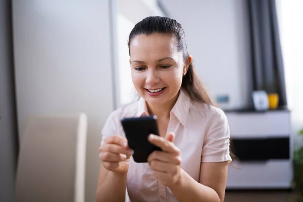 Woman Using Mobile Phone Cellphone Chat Online — Stock Photo, Image