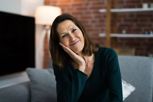 Ömma Tandröta Tandvård Och Smärta — Stockfoto