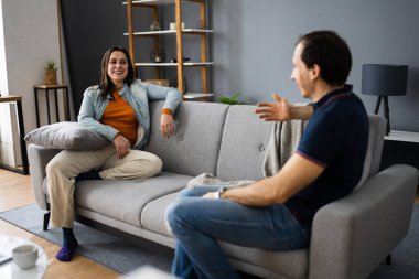 Erkek ve Kadın Sosyal Mesafesi