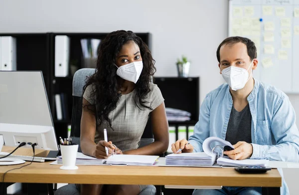 African American Accountant Business People Face Mask — Stock Photo, Image