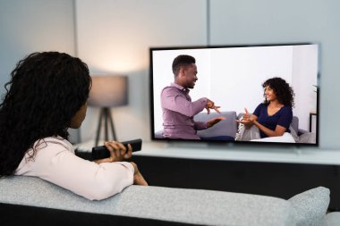 Evde Televizyonda TV Filmi İzlemek