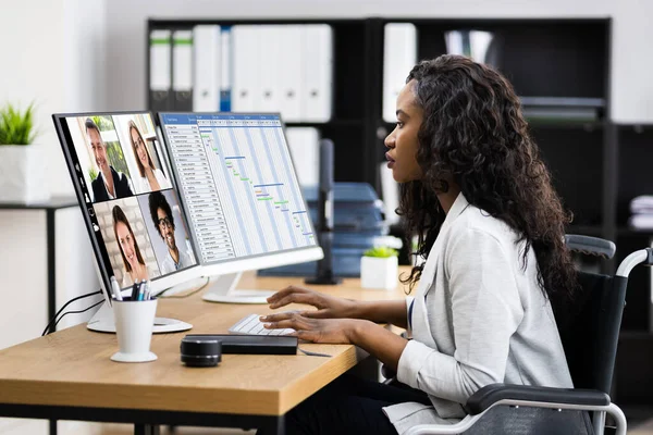 Online Konferenz Für Virtuelles Lernen Arbeiten Mehreren Bildschirmen — Stockfoto