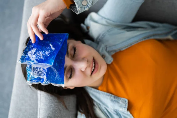 Ice Pack Gel Head Pain Therapy Voor Vrouwen — Stockfoto