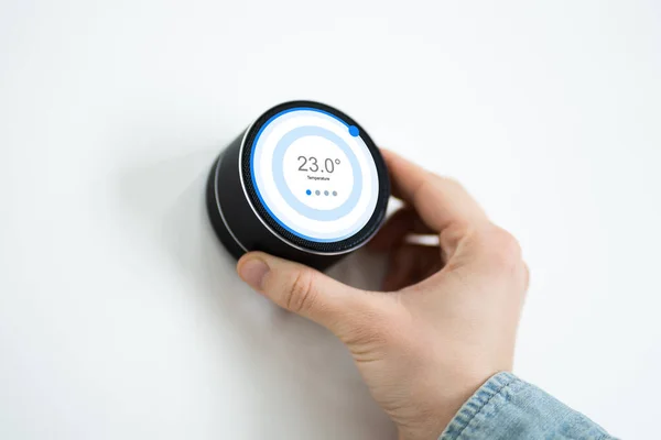 Smart Digital Heat Control Temperaturthermostat Von Hand Drehen — Stockfoto