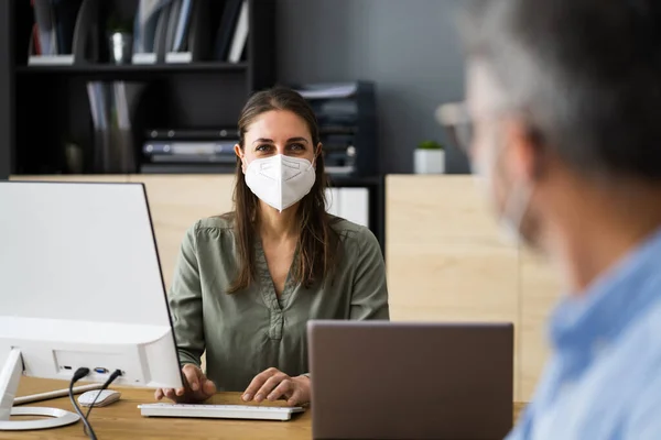 Business People Wearing Covid Face Mask Social Distancing — Stock Photo, Image