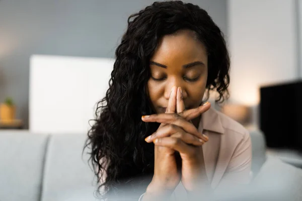 Afroamerikanerin Betet Gott Sucht Das Gebet — Stockfoto