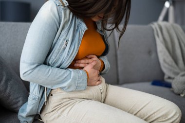 Kadınlar adet öncesi sendromu ya da sindirim güçlüğü çekiyor.