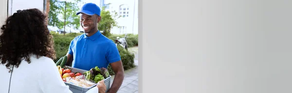 African Man Grocery Food Online Order Delivery — Stock Photo, Image