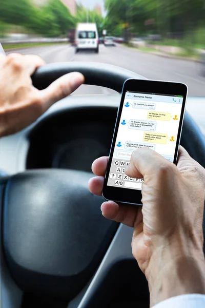 Man Typing Text Message Mobile Phone While Driving Car — Stock Photo, Image