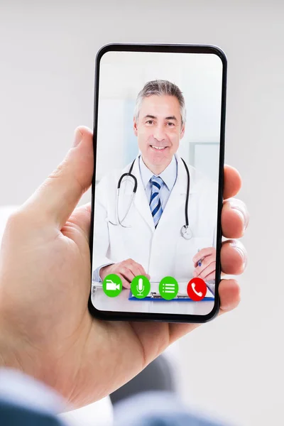 Akıllı Telefonla Doktora Teletıp Video Çağrısı — Stok fotoğraf