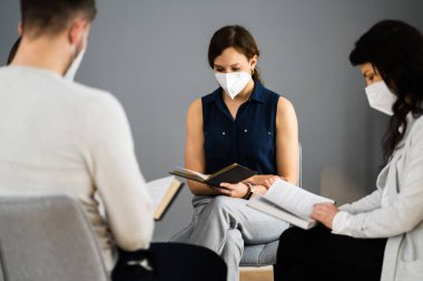 Grup İncil Çalışması ve Öğrenciliği. Okuyan İnsanlar