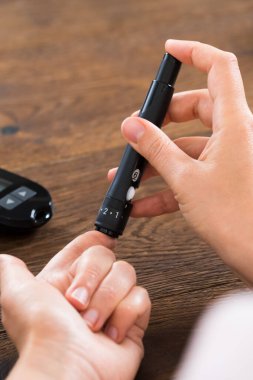 Kan şekeri ve glikoz seviyesi kontrolü. Diyabet Hastası