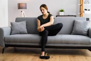 Ağrılı Ayak Krampı veya İltihaplanma. Kırık Bacak