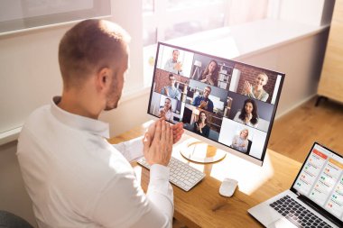 Ofiste Sanal Konferans Görüşmesi Alkışlama