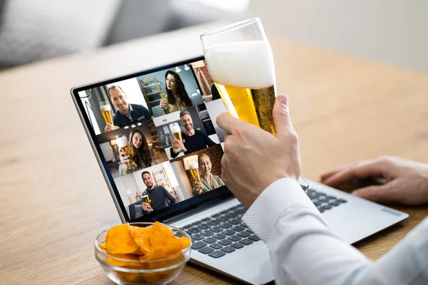 Online Virtual Beer Drinking Party Laptop — Stock Photo, Image