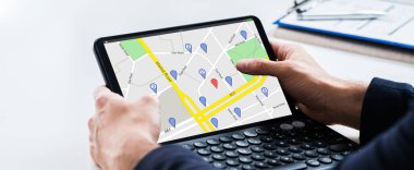 Tabletteki GPS Konum Haritası Araması Kullanılıyor