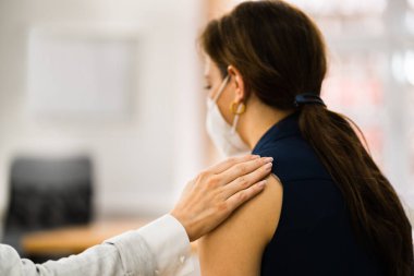 Afrika Terapisi ve Maskeli İnsanları Destekleme