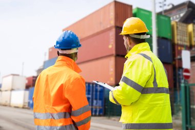 Endüstriyel Lojistik Mühendisi ve Teslimat Yöneticisi Yüz Yüze