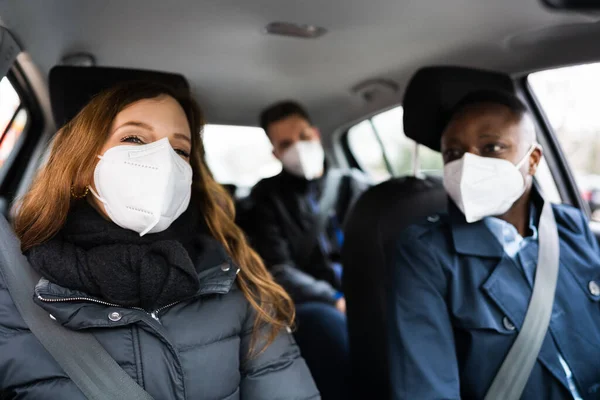 Carpool Ride Share Vrienden Genieten Van Taxi Face Mask — Stockfoto