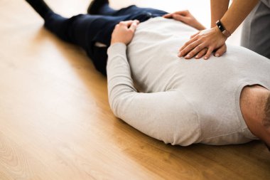 Bilinçsiz CPR Kurtarma ve Kardiyopulmoner Ambulans Yardım