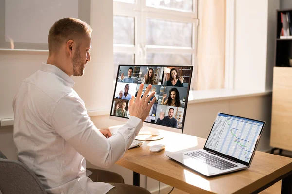 Entrevista Videoconferência Virtual Escritório Acenando Mão — Fotografia de Stock