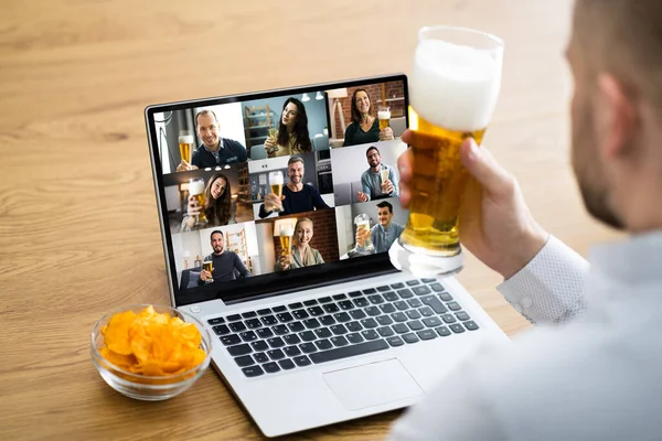 Online Virtual Beer Drinking Party Laptop — Stock Photo, Image