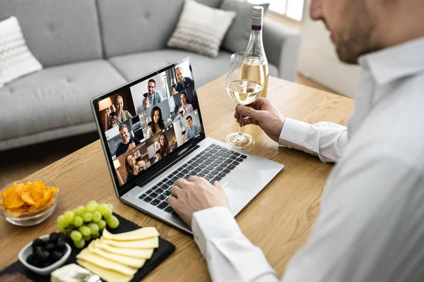 Virtual Wine Tasting Dinner Online Using Laptop — 스톡 사진