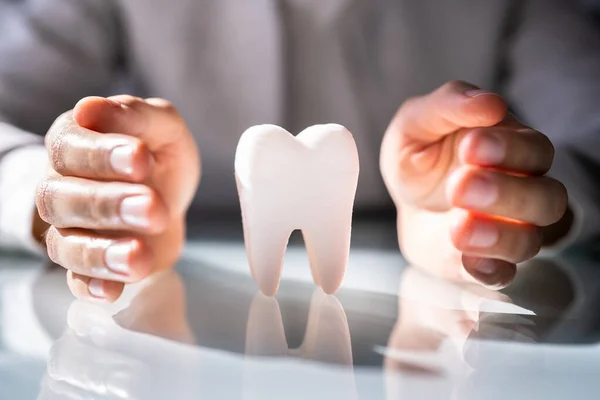 歯の保険と歯のエナメル保護 — ストック写真