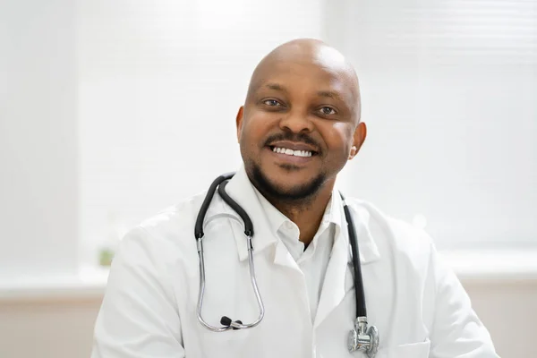 Médecin Afro Américain Avec Stéthoscope Laboratoire Soins Santé — Photo