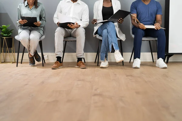 Afroamericano Desempleado Solicitantes Empleo Esperando Línea — Foto de Stock